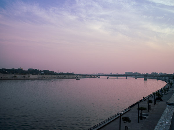 Fluss Sabarmati in Ahmedabad