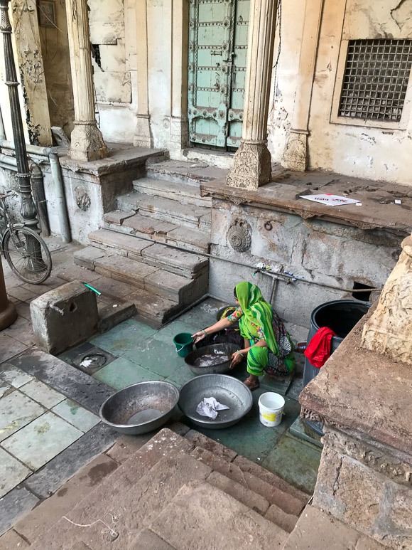 Altstadt in Ahmedabad Frau